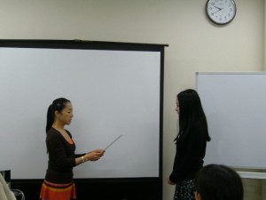 音楽療法セラピスト認定証を授与された中嶋晃子さん 音楽療法セラピスト認定証を授与された中嶋晃子さん